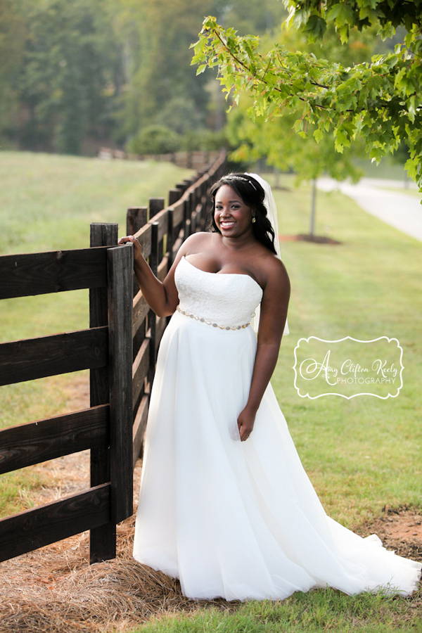 Bridal_Portrait_Lindsey_Plantation_Farm_Field_Barn_Mountains_Sunset_Amy_Clifton_Keely_Photography 01