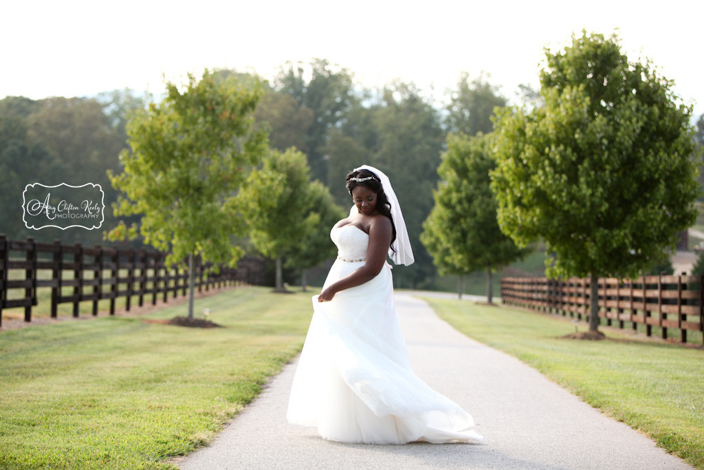 Bridal_Portrait_Lindsey_Plantation_Farm_Field_Barn_Mountains_Sunset_Amy_Clifton_Keely_Photography 04