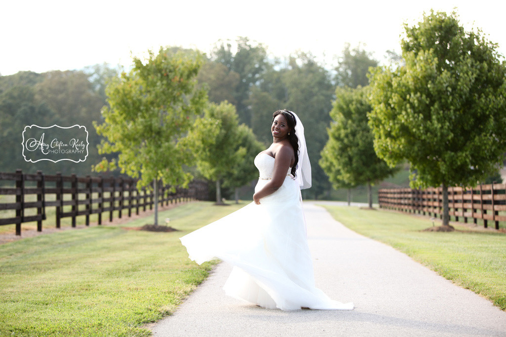 Bridal_Portrait_Lindsey_Plantation_Farm_Field_Barn_Mountains_Sunset_Amy_Clifton_Keely_Photography 05