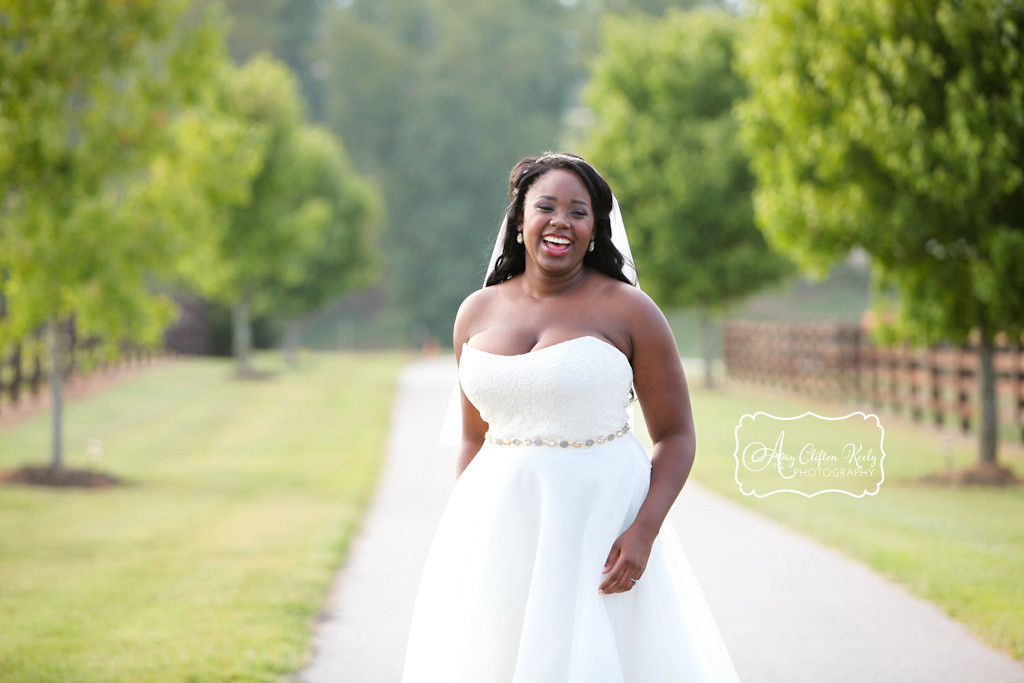 Bridal_Portrait_Lindsey_Plantation_Farm_Field_Barn_Mountains_Sunset_Amy_Clifton_Keely_Photography 06