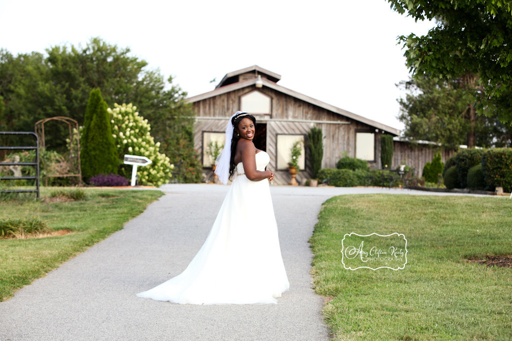 Bridal_Portrait_Lindsey_Plantation_Farm_Field_Barn_Mountains_Sunset_Amy_Clifton_Keely_Photography 08