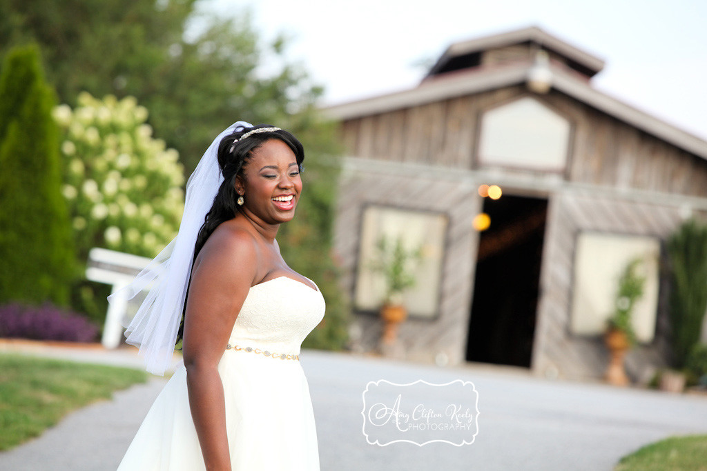 Bridal_Portrait_Lindsey_Plantation_Farm_Field_Barn_Mountains_Sunset_Amy_Clifton_Keely_Photography 09