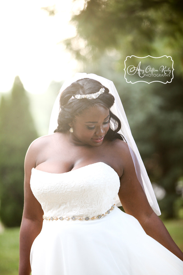 Bridal_Portrait_Lindsey_Plantation_Farm_Field_Barn_Mountains_Sunset_Amy_Clifton_Keely_Photography 12