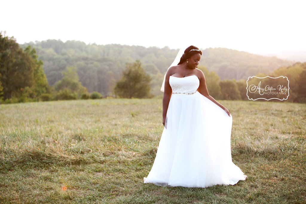 Bridal_Portrait_Lindsey_Plantation_Farm_Field_Barn_Mountains_Sunset_Amy_Clifton_Keely_Photography 14