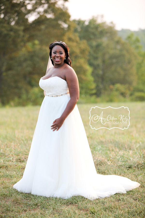 Bridal_Portrait_Lindsey_Plantation_Farm_Field_Barn_Mountains_Sunset_Amy_Clifton_Keely_Photography 18