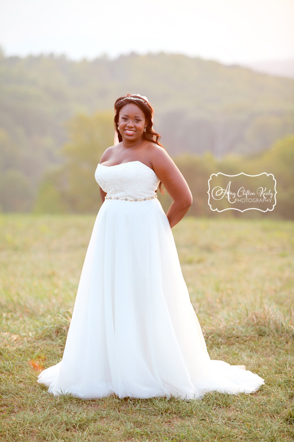 Bridal_Portrait_Lindsey_Plantation_Farm_Field_Barn_Mountains_Sunset_Amy_Clifton_Keely_Photography 20